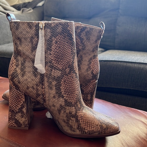 Circus by Sam Edelman Faux Snakeskin boot - Picture 4 of 5